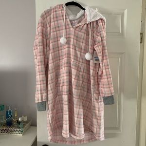 **CLEARANCE** Pink plaid robe! 💕✨